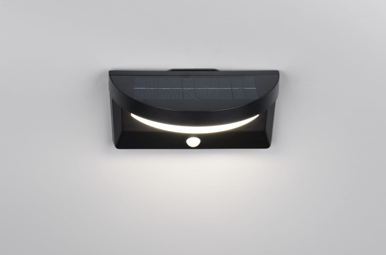 Moro kinkiet zewnętrzny, czarny, zintegrowany panel solarny, czujnik ruchu, źródło światła 1xLED/8W, IP44. Produkt montowany na ścianie, o zaokrąglonym kształcie, emitujący światło z dolnej części.