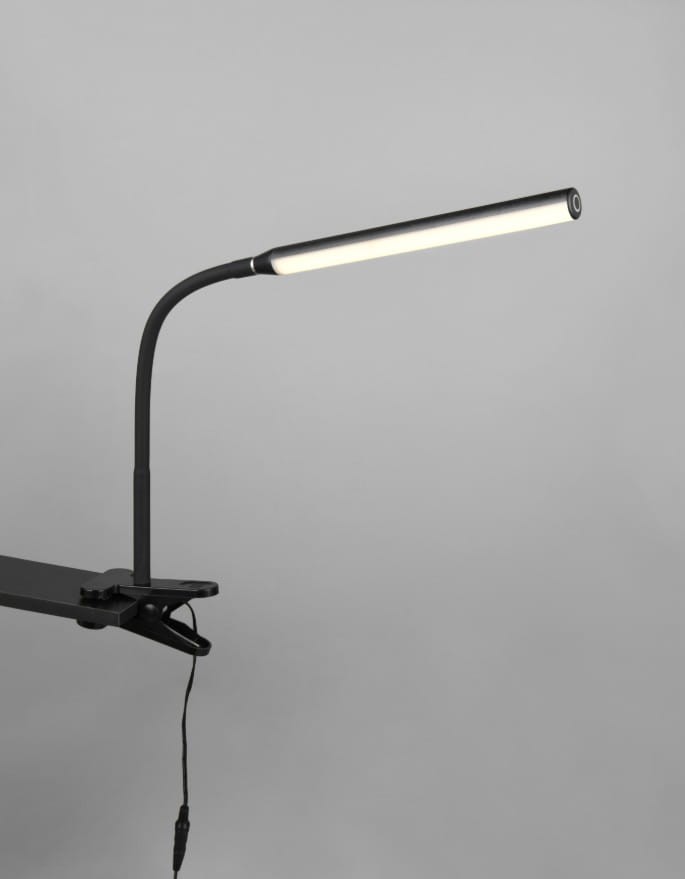 Kinkiet Nevada z klamrą, 1xLED/5W/CCT, w kolorze czarnym. Posiada elastyczne ramię, które umożliwia regulację kierunku światła. Zasilanie przez kabel, zamocowany na klamrze do różnorodnych powierzchni.