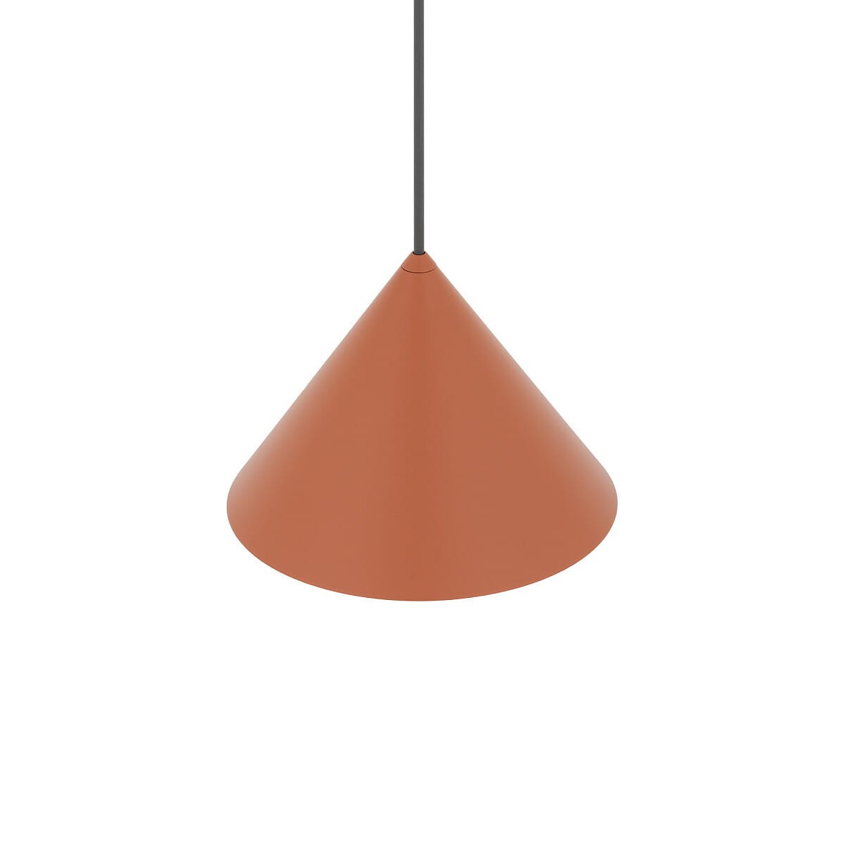 Lampa wisząca Zenith S w kolorze ceglastym, o stożkowym kształcie, zawieszona na czarnym przewodzie. Wykonana z matowego materiału, przeznaczona na jedną żarówkę GU10. Idealna do nowoczesnych aranżacji wnętrz.