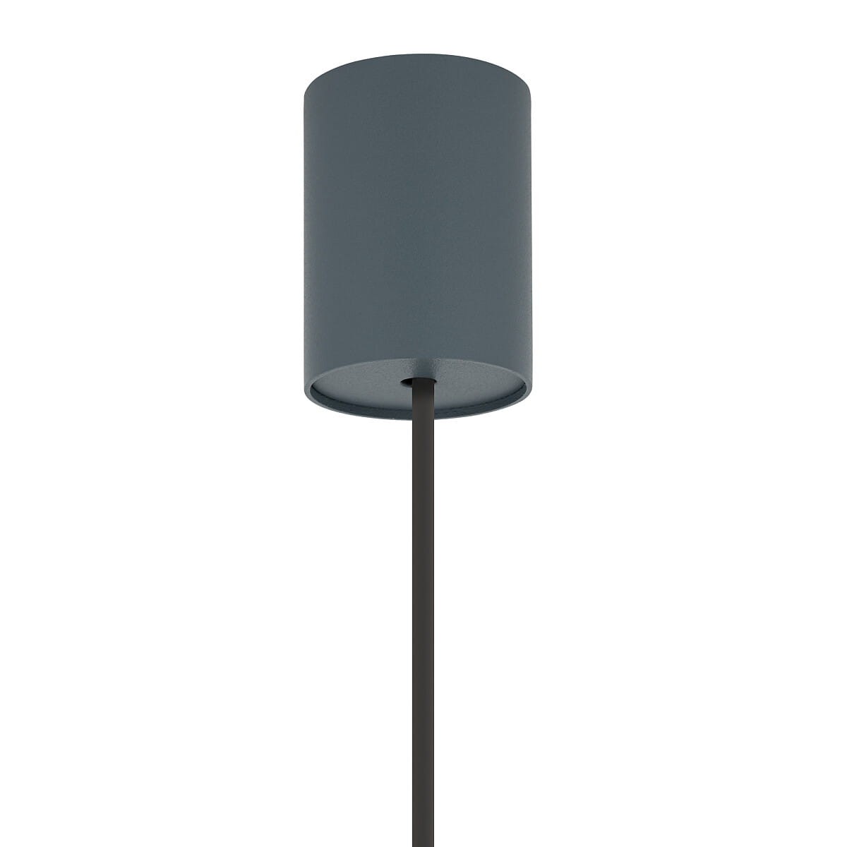 Lampa wisząca Zenith M w kolorze niebieskim z oprawą w formie cylindrycznej, zawieszona na czarnym przewodzie. Widoczny gwint na żarówkę typu GU10. Prosta, nowoczesna konstrukcja, umieszczona na białym tle.