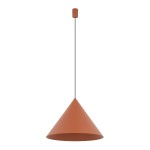 Lampa wisząca Zenith L w kolorze ceglanym, wykonana z metalu, w kształcie stożka. Posiada czarny przewód i sufitowy uchwyt. Idealna do nowoczesnych wnętrz, zawieszona w pozycji pionowej. Wykorzystuje żarówkę GU10.