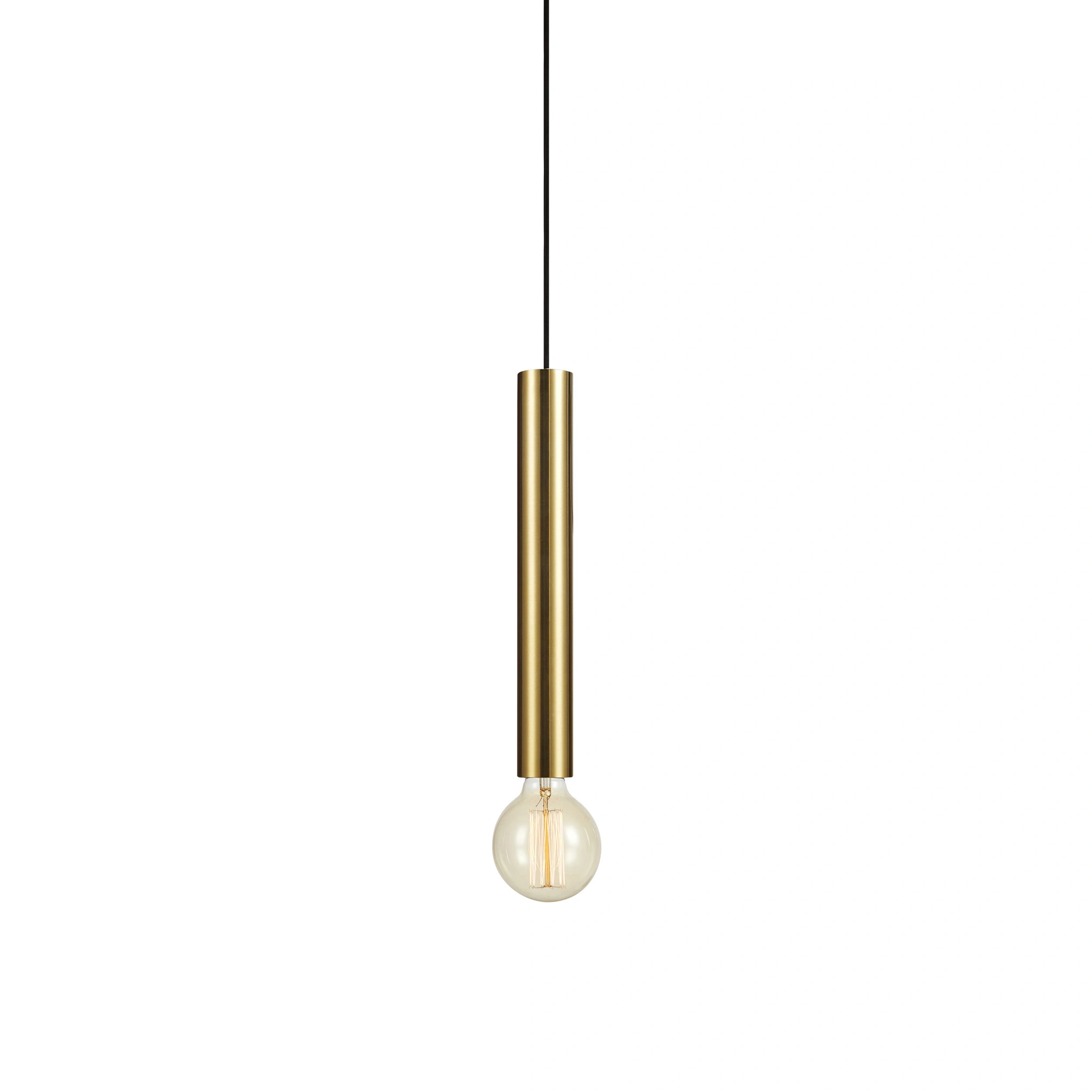 Lampa wisząca Sencillo 1-punktowa w kolorze mosiądzu, o cylindrycznym kształcie, zawieszona na czarnym przewodzie. Posiada przezroczystą żarówkę na dole, co podkreśla minimalistyczny design. Tło białe, produkt widoczny w pełnej perspektywie frontalnej.