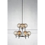 Crown lampa wisząca 9-punktowa w kolorze czarnym z przydymionymi szklanymi kloszami. Ujęcie z góry, pokazujące równomiernie rozmieszczone klosze na metalowej konstrukcji. Tło jasne, minimalistyczne. Wymiary i detale konstrukcji nie są widoczne.