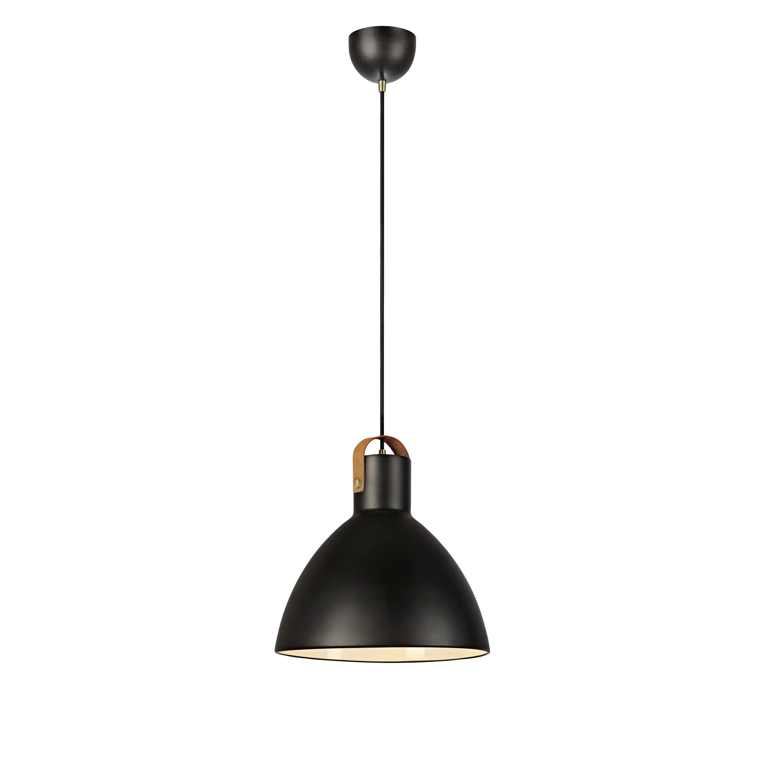 Lampa wisząca Eagle D35 o czarnej, matowej powierzchni z drewnianym uchwytem. Okrągła, stożkowata czasza z białym wnętrzem, zawieszona na cienkim, czarnym przewodzie. Montaż sufitowy, frontalne ujęcie z białym tłem.