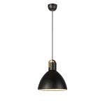 Lampa wisząca Eagle D35 o czarnej, matowej powierzchni z drewnianym uchwytem. Okrągła, stożkowata czasza z białym wnętrzem, zawieszona na cienkim, czarnym przewodzie. Montaż sufitowy, frontalne ujęcie z białym tłem.