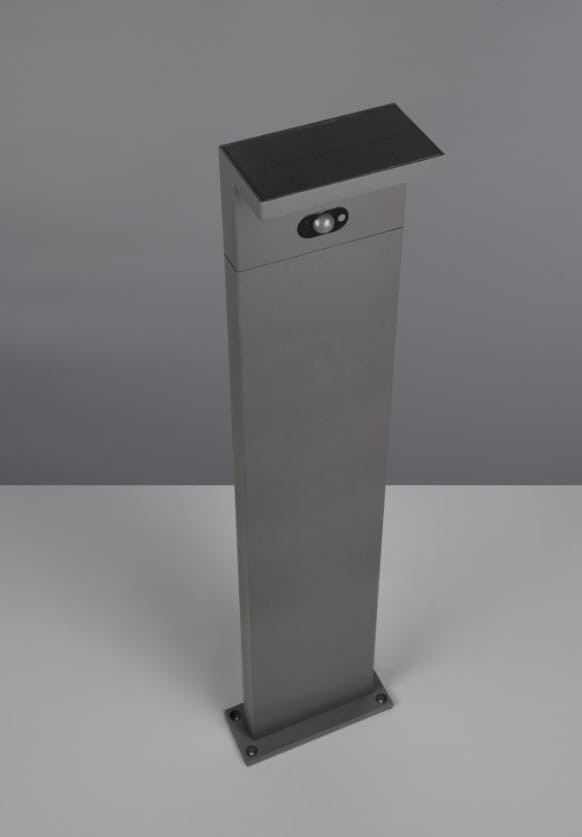 Lampa stojąca ogrodowa Blyde Hybrid H100 w kolorze antracytowym, z czujnikiem ruchu, 1xLED/5W, IP65. Prosta, prostokątna konstrukcja z płaskim górnym panelu, umieszczona na stabilnej podstawie, z widocznym czujnikiem.