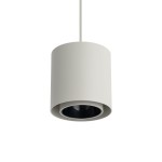 Lampa wisząca Point Duo w kolorze szarym z czarnym wnętrzem, w formie cylindrycznej, zawieszona na białym kablu. Przeznaczona na jedną żarówkę typu GU10. Układ frontalny, ukazujący gładką powierzchnię oraz detale strukturalne.