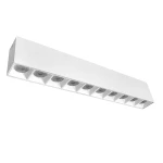 Lampa sufitowa LED w kolorze białym, moc 30W, temperatura barwowa 4000K. Prosta, prostokątna obudowa z kilkoma wbudowanymi źródłami światła, zamontowana w pozycji poziomej. Idealna do oświetlenia wnętrz.