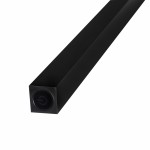 Czarna lampa wisząca Linia 120, prostokątny kształt, wykonana z matowego materiału. Na końcu widoczny przycisk włącz/wyłącz. Zasilanie LED 15W, możliwość zmiany temperatury barwowej. Ujęcie z boku, ukazujące długość lampy.