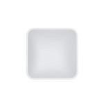 Plafon Agnes Square LED w kolorze białym, kwadratowy o wymiarach 33,5 cm, z klasą szczelności IP44. Posiada moc 16W oraz temperaturę barwową 3000K. Ujęcie frontalne, produkt zamontowany na gładkim tle.