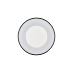 Plafon Nikki Round D38 w kolorze czarnym, z okrągłym, białym kloszem. Posiada jedną diodę LED o mocy 32W i temperaturze barwowej 4000K. Ujęcie z góry, prezentujące prosty, nowoczesny design.
