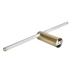 Kinkiet LED Como w kolorze złotym, z cylindrycznym korpusem i białymi, prostokątnymi ramionami. Produkt o stopniu ochrony IP44, mocy 8W, barwie światła 3000K, zamontowany poziomo. Tło białe, produkt widoczny z boku.
