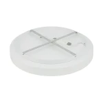 Plafon Nikki Round D60, okrągły, biały, z metalowym uchwytem. Widoczna przezroczysta osłona, miejsce na źródło LED 60W. Ujęcie z boku, ukazujące grubość i konstrukcję. Prosty design, idealny do nowoczesnych wnętrz.