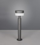 Lampa stojąca ogrodowa Mackenzie H50 w kolorze antracytowym, z okrągłym kloszem z białego tworzywa. Posiada jedno gniazdo na LED 8W, zabezpieczenie IP54, ustawiona w pozycji pionowej na podłożu. Tło jasnoszare.