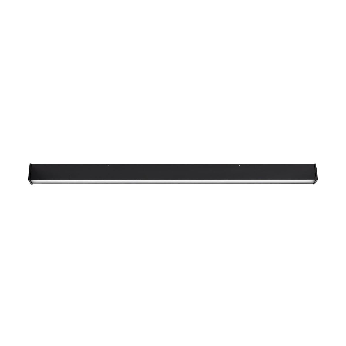Czarna lampa sufitowa Outline LED S o długości prostokąta, wykonana z metalu, z jednym źródłem światła LED 50W o barwie 3000K. Ujęcie frontalne, zamontowana na górze, z widocznym białym kloszem w dolnej części. Klasa ochrony IP44.
