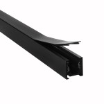 Czarna szyna magnetyczna MINI natynkowa o długości 150 cm, widoczna z boku, z gładką powierzchnią i lekko zaokrąglonym brzegiem. Elementy mocujące są widoczne w końcówkach szyny, co podkreśla jej funkcjonalność.