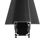 Szyna magnetyczna MINI podtynkowa o długości 150 cm w kolorze czarnym, z teksturowaną powierzchnią i rowkami. Ujęcie z boku, pokazujące przekrój, z widocznymi elementami mocującymi. Produkt wykonany z metalu, przeznaczony do montażu w ścianach.