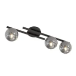 Lampa sufitowa Kairo w kolorze czarnym i grafitowym, z trzema okrągłymi kloszami w przejrzystym szkle. Ujęcie frontalne, zamontowana na suficie. Wymiary kloszy pozwalają na równomierne rozproszenie światła w pomieszczeniu.