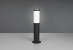 Lampa stojąca ogrodowa Trioto H45, czarna, z cylindrycznym kloszem z białego tworzywa. Ujęcie frontalne, produkt stoi na płaskiej powierzchni. Posiada miejsce na żarówkę E27. Stabilna podstawa z otworami montażowymi.