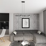 Lampa wisząca Sora w kolorze czarnym, z czterema źródłami światła GX53, zamontowana na prostokątnym stelażu. Widoczna w nowoczesnym wnętrzu, nad szarym narożnikiem i okrągłym stolikiem, na tle szarej, strukturalnej ściany z ramką obrazu.