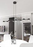 Lampa wisząca Megara w kolorze czarnym, z ośmioma oprawami GX53. Zawieszona na długich przewodach, umieszczona nad stołem w nowoczesnej kuchni. W tle widoczna szara ściana i sprzęt AGD.