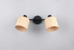 Lampa sufitowa Aimee z dwoma kloszami w kolorze naturalnym, wykonana z plecionki, zamontowana na czarnej metalowej podstawie. Klosze są cylindryczne, skierowane w różne strony, na tle szarej ściany.