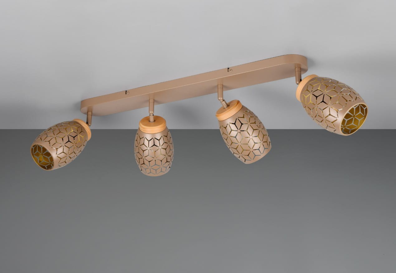 Lampa sufitowa Bidar z czterema kloszami E14 w kawowym kolorze. Klosze mają geometryczny wzór i złote wnętrza, zamontowane na prostokątnej podstawie. Ujęcie frontalne, lampa zawieszona na szarym tle.