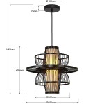 Czarna lampa wisząca Astra z oprawą na żarówkę E27, o średnicy 450 mm i wysokości 1425 mm. Posiada metalowy, siatkowy klosz oraz szklany, wewnętrzny element w kolorze ciepłej bieli. Zawieszona na cienkim przewodzie w minimalistycznym stylu.