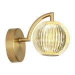 Kinkiet LED Brillant LP-3303/1W GD w złotym wykończeniu, z okrągłą, teksturowaną oprawą w kształcie kuli, zamontowany na ścianie. Źródło światła o mocy 5W, z regulacją temperatury barwowej.