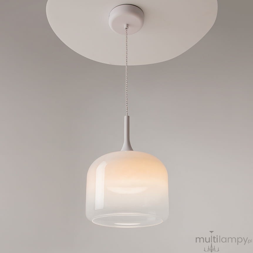 Biała lampa wisząca LED o mocy 12W z półprzezroczystym kloszem w kształcie cylindrycznym. Zawieszona na białym przewodzie, z okrągłym mocowaniem sufitowym. Emituje ciepłe światło, idealna do nowoczesnych wnętrz.