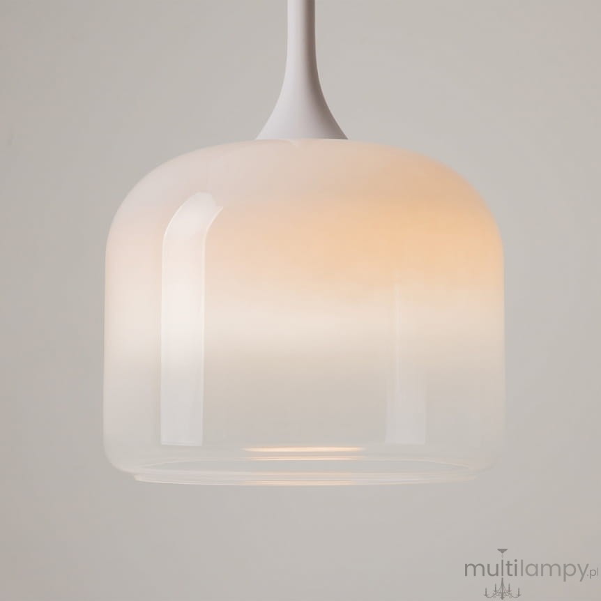 Lampa wisząca LED Spirito o mocy 12W, z białym, szklanym kloszem w kształcie stożka, z delikatnym przejściem kolorów od białego do jasnego pomarańczowego. Zawieszona na cienkim, białym przewodzie, idealna do nowoczesnych wnętrz.