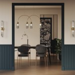 Lampa wisząca Antic z czterema źródłami światła E14, w kolorze złotym i bursztynowym. Ujęcie z przodu, zawieszona nad czarnym stołem w nowoczesnej przestrzeni, z eleganckimi krzesłami i dekoracyjną ścianką w tle.