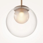 Lampa wisząca Basic form D20 z jedną żarówką G9, złota oprawa z przezroczystym, okrągłym kloszem. Widok z góry, ukazujący źródło światła wewnątrz klosza. Prosta, nowoczesna forma, idealna do różnych wnętrz.
