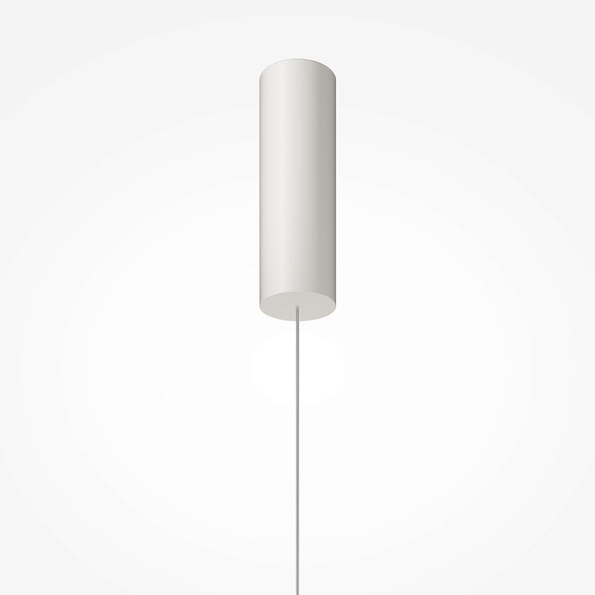 Lampa wisząca LED o mocy 14W w kolorze białym, o cylindrycznym kształcie, zawieszona na cienkim, białym przewodzie. Produkt prezentowany na jednolitym tle, w pozycji pionowej.