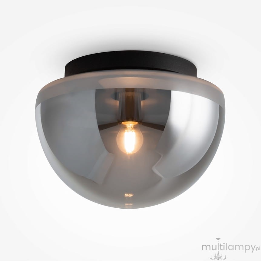 Lampa sufitowa Glassy z kloszem w dymionym szkle, z czarnym metalowym mocowaniem. Okrągły kształt, widoczna żarówka E27 wewnątrz, w ujęciu frontalnym, zamontowana na suficie. Tło jasne, jednolite.