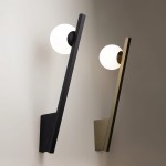 Kinkiet Kazimir 1xG9 w kolorze czarnym z prostokątnym uchwytem, z okrągłą, białą żarówką umieszczoną na czarnym elemencie. Lampa zamontowana na jasnej ścianie, ukazana z boku, obok wersji w kolorze złotym.