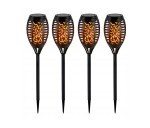 Cztery czarne lampy solarne ogrodowe w kształcie pochodni, wbijane w ziemię. Posiadają dekoracyjne, ażurowe wzory oraz LED-owe światło w odcieniach pomarańczowego. Stoją w pionie, idealne do oświetlenia ogrodu. Wysokość 50 cm.