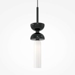 Lampa wisząca Kyoto z jednym źródłem światła G9, w kolorze czarnym. Posiada górną część w formie czarnej, połyskującej miski z marmurowymi akcentami oraz przezroczystą, cylindryczną osłonę na żarówkę. Powieszona na cienkim, metalowym przewodzie.