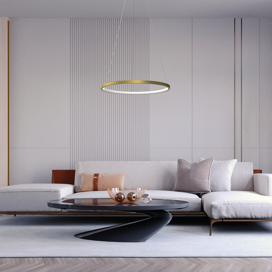 Lampa wisząca LED Hoop, 27W, w złotej oprawie, o okrągłym kształcie, zawieszona na cienkich linkach. Znajduje się nad czarnym stołem kawowym w nowoczesnym wnętrzu z jasnymi ścianami i kanapą w odcieniach szarości i beżu.