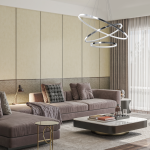 Lampa wisząca Hoop z trzema pierścieniami LED w chromowanym wykończeniu, zawieszona w nowoczesnym wnętrzu. Widoczna w kontekście salonu z sofą w odcieniach szarości oraz stolikiem kawowym.