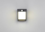 Kinkiet zewnętrzny Colombo Hybrid w kolorze czarnym, z panelem solarnym i 1xLED o mocy 5,5W. Prosty, kwadratowy kształt z czujnikiem ruchu. Zainstalowany pionowo, na jednolitym tle, idealny do oświetlenia przestrzeni zewnętrznych.