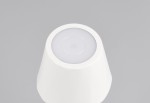 Lampa stołowa zewnętrzna Diaz w białym kolorze, z okrągłym, płaskim kloszem LED. Ujęcie z góry, pokazujące gładką, lekko zaokrągloną podstawę. Produkt o wysokości typowej dla lamp stołowych, idealny do użytku w ogrodzie lub na tarasie.