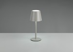 Lampa stołowa zewnętrzna Diaz w ciemnoszarym kolorze, z okrągłą podstawą i stożkowym kloszem. Ujęcie frontalne, produkt leżący na białym stole. Wbudowane źródło światła LED o mocy 1,6W, emitujące ciepłe światło.