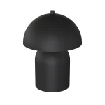 Lampa stołowa Mush w kolorze czarnym, o kształcie przypominającym grzyb. Posiada okrągły klosz i cylindryczną podstawę. Ujęcie frontalne, ukazujące gładką, matową powierzchnię bez widocznych napisów czy logo. Idealna do nowoczesnych wnętrz.