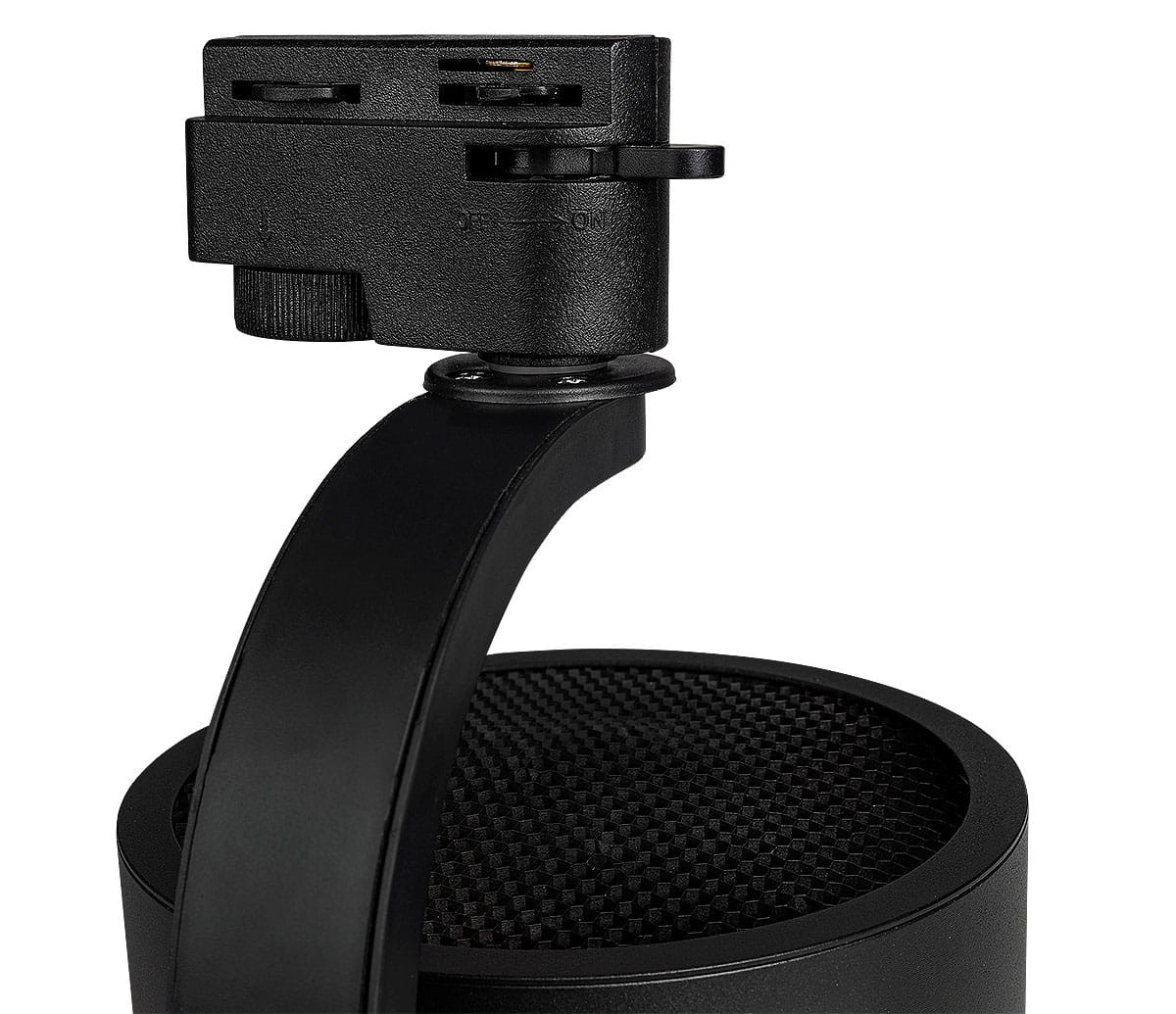 Reflektor spot GU10 AR111 do szyny 1-fazowej w kolorze czarnym. Ujęcie z boku, z widocznym mocowaniem i zaokrąglonym uchwytem. Na górze umieszczone przyciski oraz elementy do montażu. Matowa powierzchnia z teksturowanym wykończeniem.