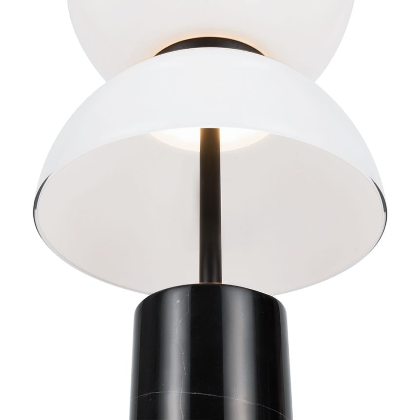 Lampa stołowa LED Kyoto o mocy 11W w kolorze czarnym. Posiada okrągłą, białą czaszę na górze oraz dolną część w formie cylindrycznej podstawy z czarnego materiału. Ujęcie z góry, ukazujące detale konstrukcji i źródło światła.