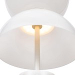 Lampa stołowa LED Kyoto o mocy 11W, w białym kolorze. Zbliżenie na podwójny klosz z okrągłym otworem, z którego wydobywa się ciepłe światło. Stojący design z prostym, białym słupkiem.