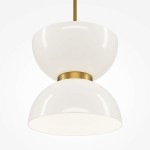 Lampa wisząca LED Kyoto o mocy 11W, z podwójną kloszem w kształcie kulistym, wykonana z białego materiału, z metalowym złotym mocowaniem. Zawieszona na cienkim przewodzie, w minimalistycznym stylu, idealna do nowoczesnych wnętrz.