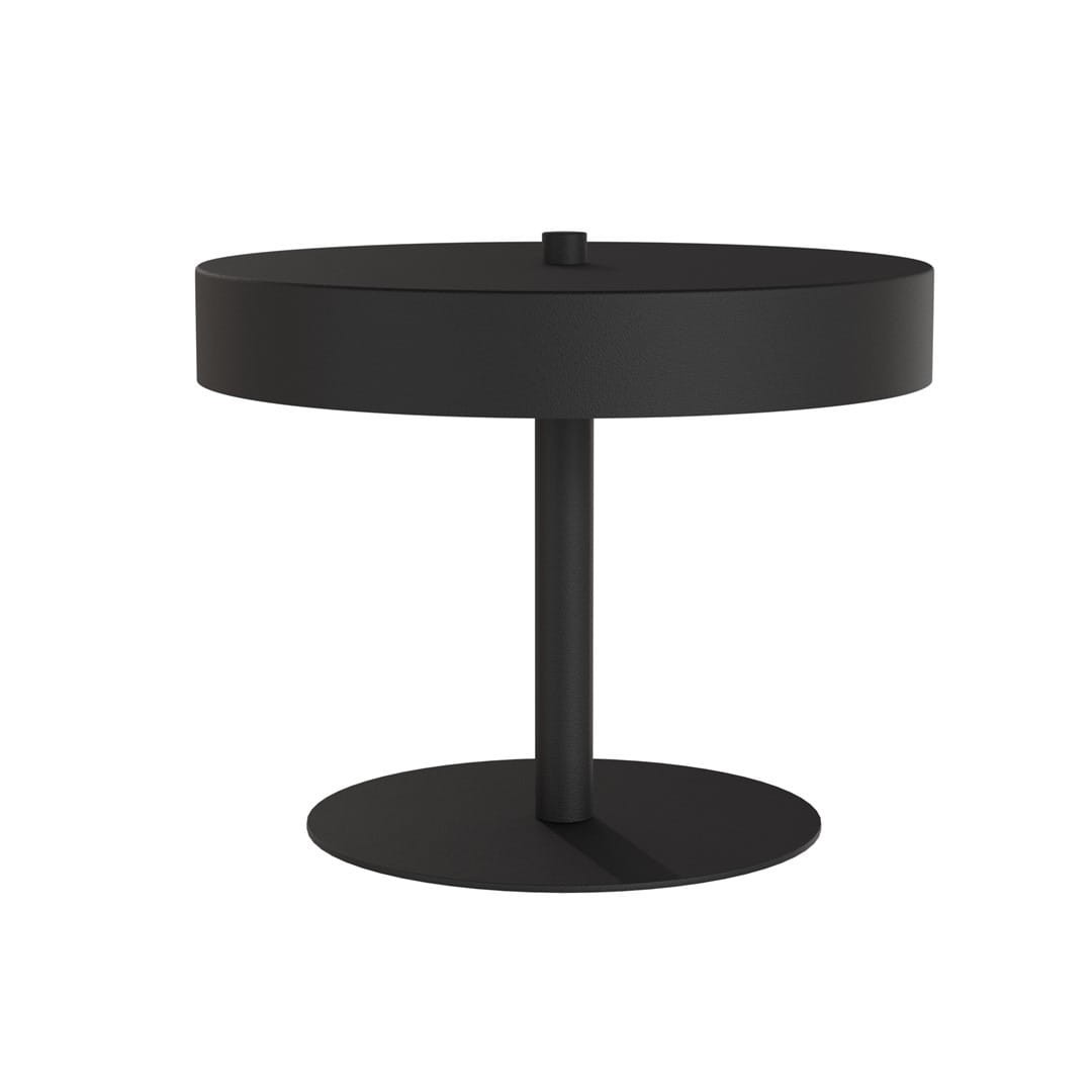 Lampa stołowa Nemo, czarna, z okrągłym kloszem i podstawą. Posiada prosty, minimalistyczny design. Ujęcie frontalne, stojąca na płaskiej powierzchni. Wymiary i detale konstrukcji są widoczne, podkreślające nowoczesny styl.