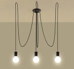 Lampa wisząca Edison 3-punktowa z trzema żarówkami LED, zawieszona na długich czarnych przewodach. Metalowy sufitowy uchwyt w kolorze czarnym. Prosty, nowoczesny design, idealny do różnych aranżacji wnętrz.